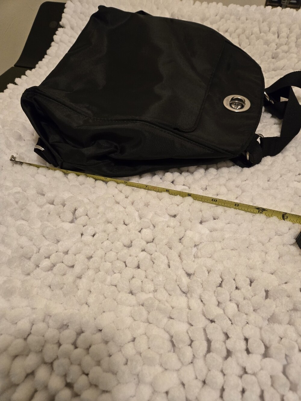 Black Baggallini Backpack Bag with Silver Turn-Lock Closure - Picture 11 of 12